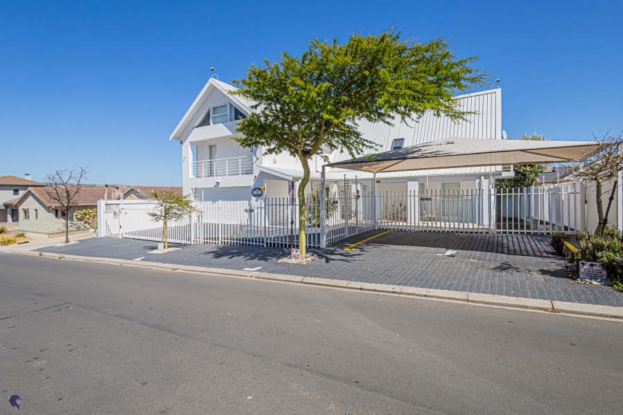 4 Bedroom Property for Sale in Myburgh Park Western Cape